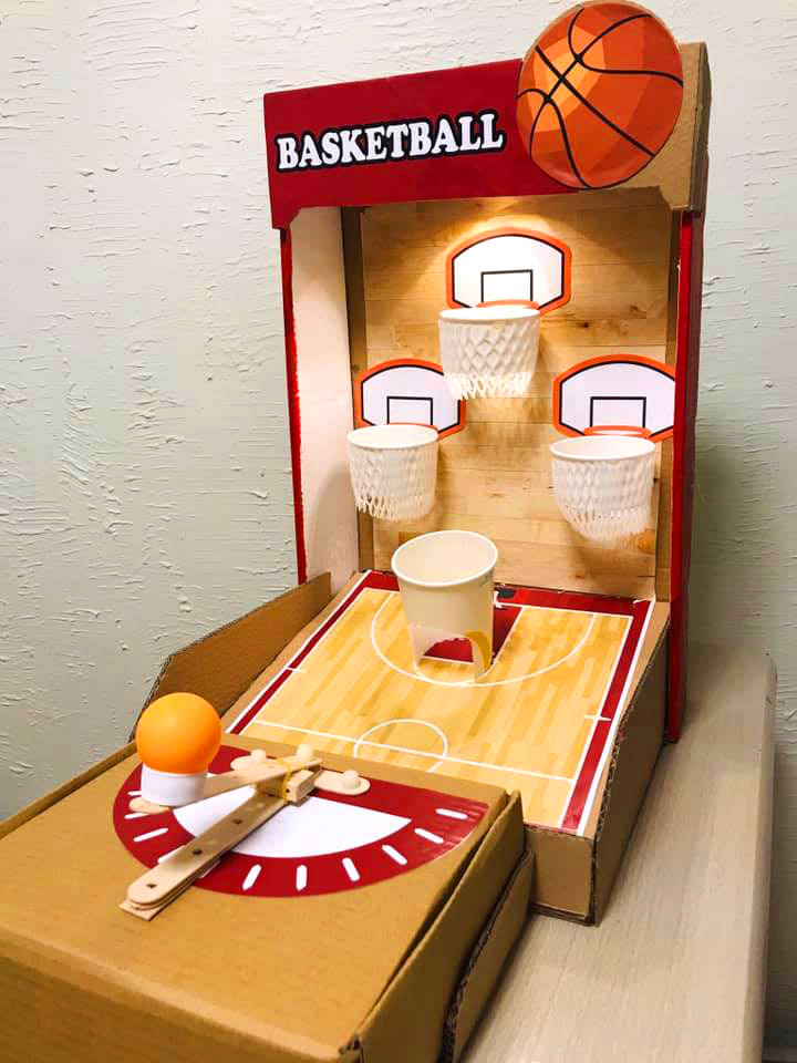 用紙皮製成的環保籃球機